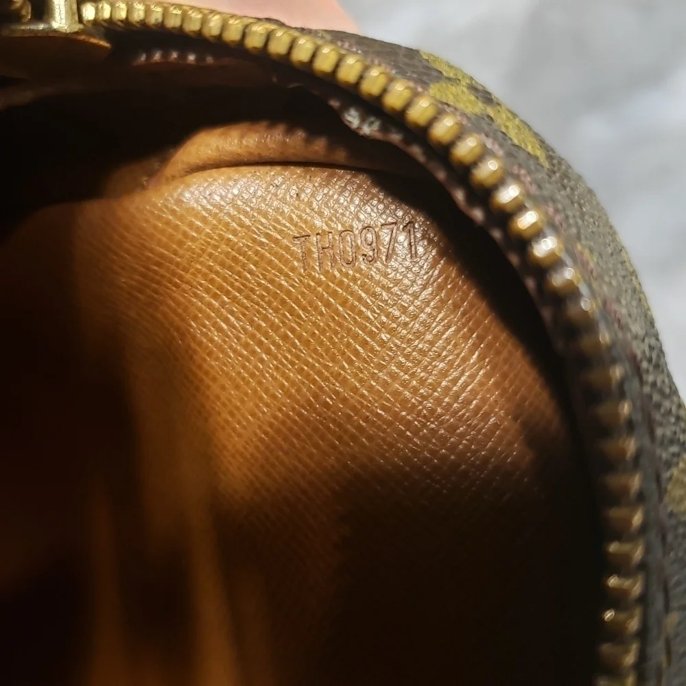 Louis Vuitton  (Unisex) Brown  Monogram Shoulder Bag - Picture 13 of 16